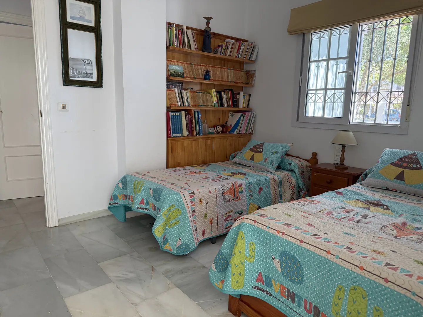 Twin bedroom