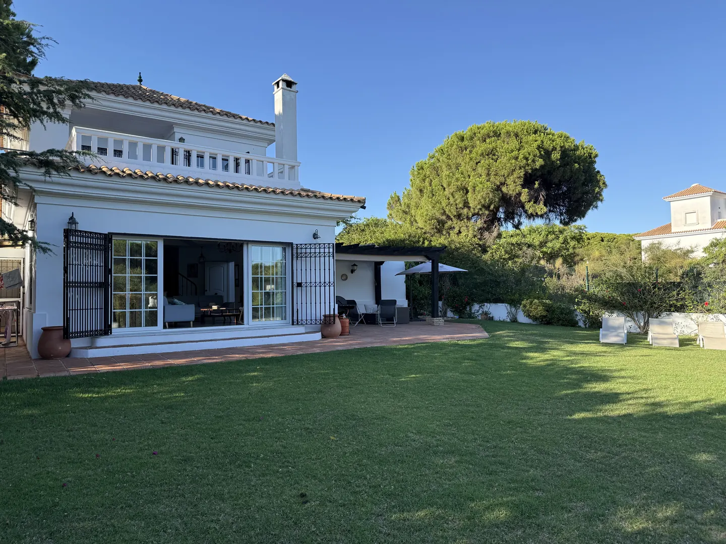 Garden-facing façade