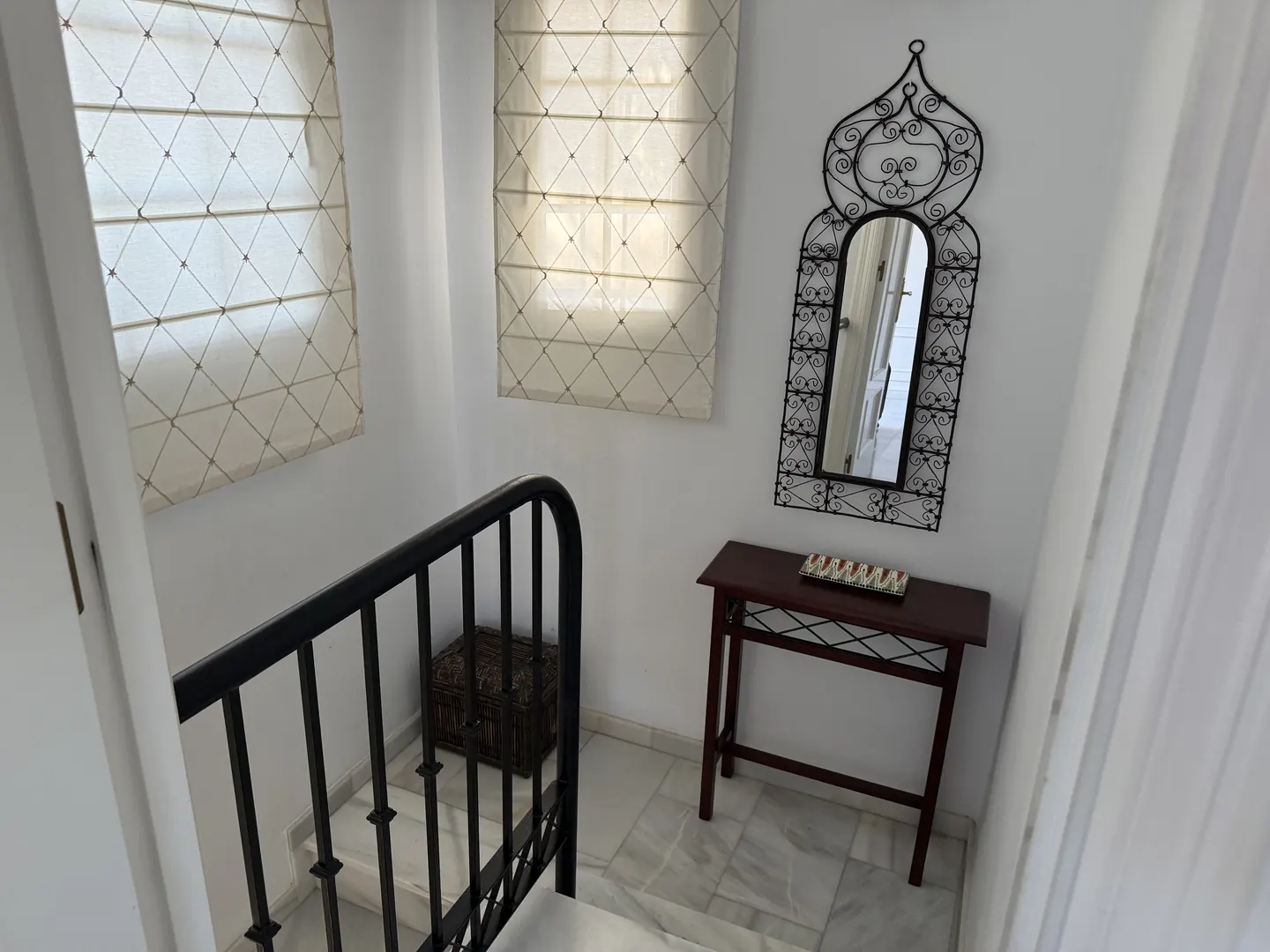 Landing and Andalusian details