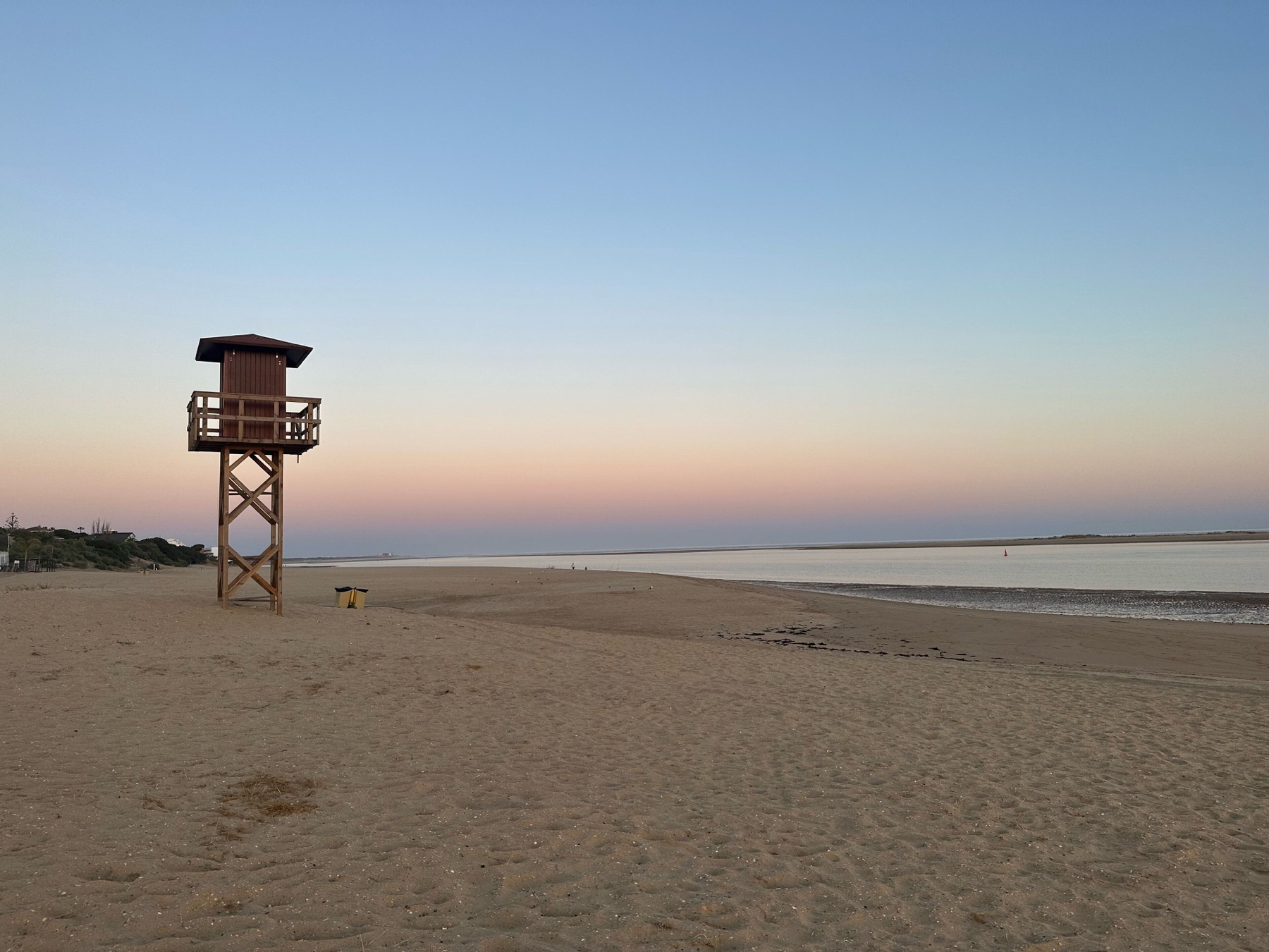 Stranden vid Ría del Río Piedras nära Villa Almale