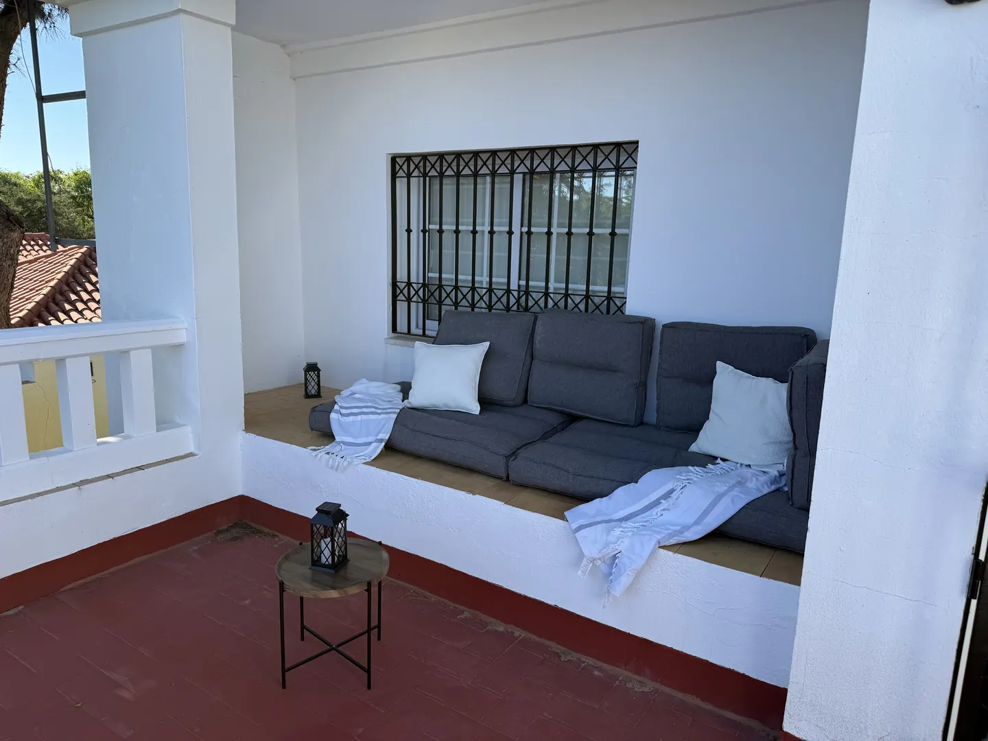 Upper-floor outdoor lounge